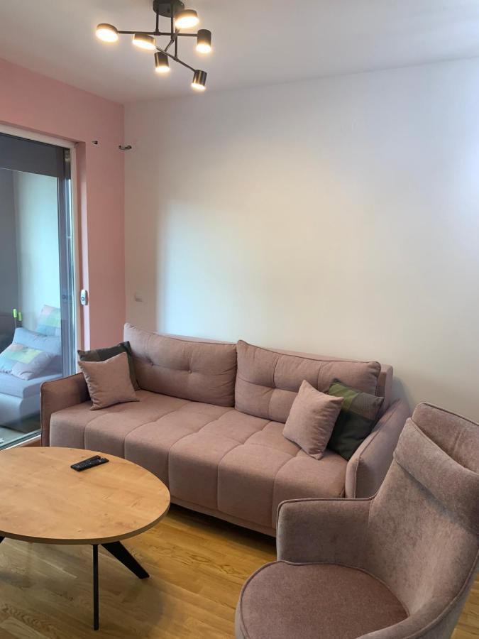 Pink Modern Apartment สโกเปีย ภายนอก รูปภาพ