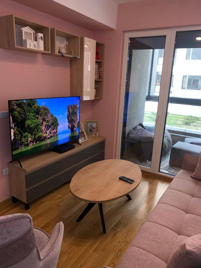 Pink Modern Apartment สโกเปีย ภายนอก รูปภาพ